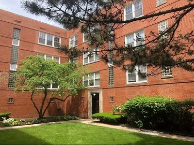 2406 W Farragut Ave APT 3A