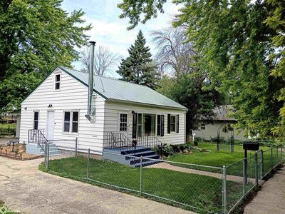 704 Des Moines Ave