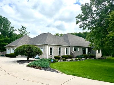 2202 Meadows Dr