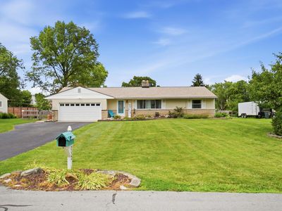 3752 Mayfair Dr