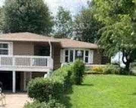 2204 Strader Ter