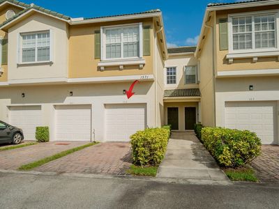 1571 SE Wilshire Pl APT 102