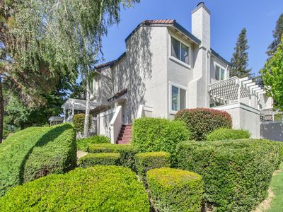 3040 Swallows Nest Dr