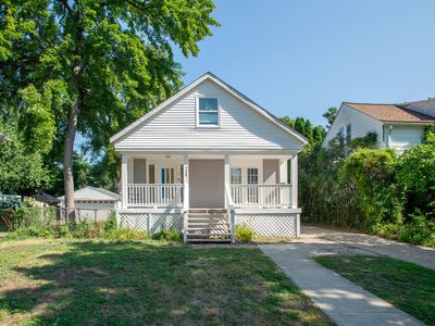 125 E Lawrence Ave