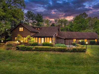 4437 Twin Oaks Dr
