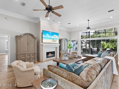 424 E WOODHAVEN Drive