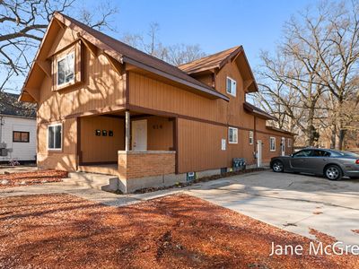 414 E Hackley Ave