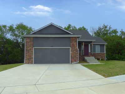 105 E Burlington Dr