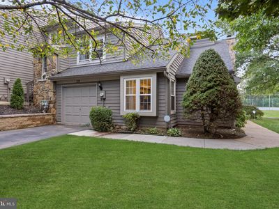 40 Roxbury Ct #A