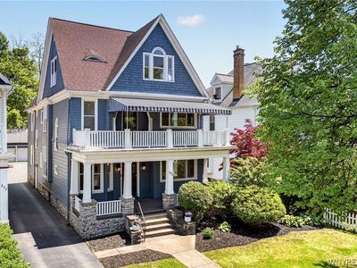 373 Woodward Ave