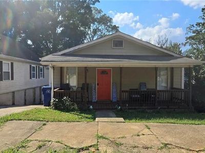 951 Violet St SE