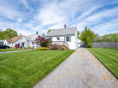Property at 550 Emerson Dr, Amherst, NY