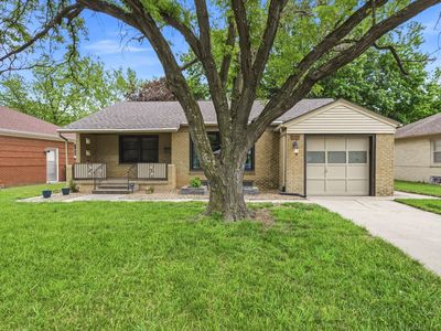 2717 E Menlo Dr