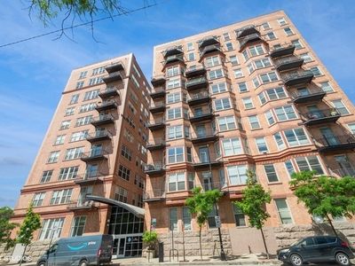 500 S Clinton St APT 642