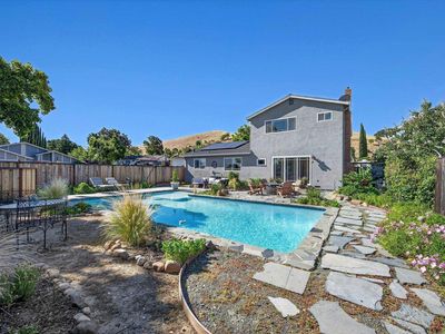 2458 Grimsby Dr