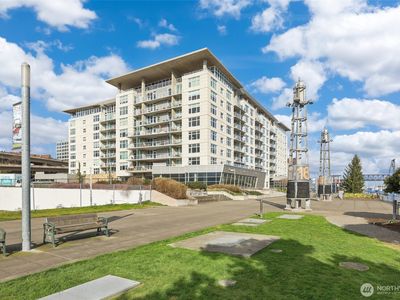 1515 Dock Street #906