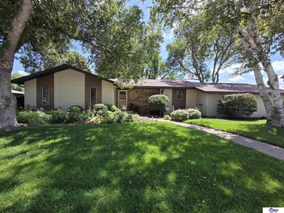 800 Parkview Dr