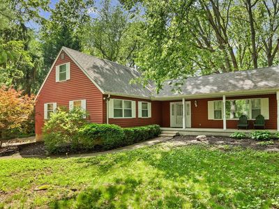 3512 Capilano Dr