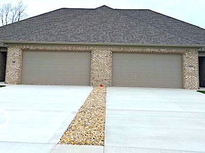 1000 Paris Dr