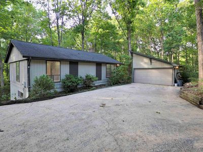 553 Douglas Dr
