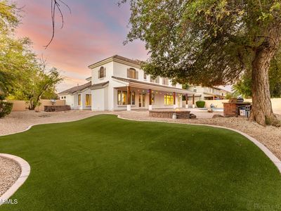 851 E DESERT INN Drive