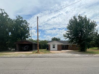 302 S 1st St
