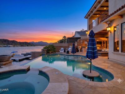 9296-9295 W Riverside Dr