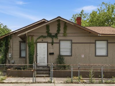 1150 E 16TH