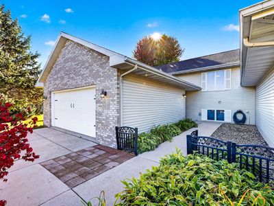 3165 Edmonton Dr