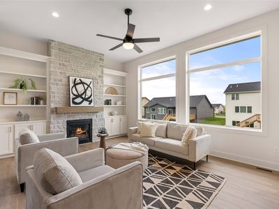 335 NW Red Oak Dr