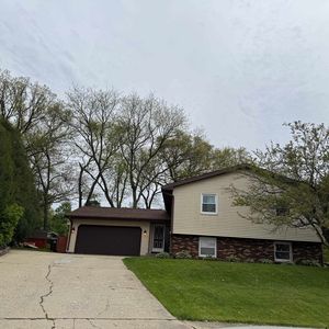 Property at 2041 Winchester Dr, Freeport, IL