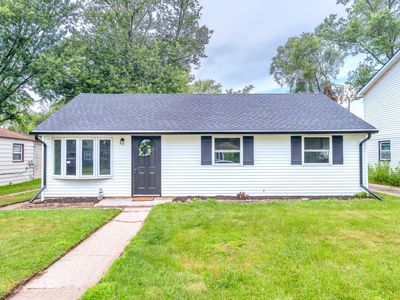 438 N Lindberg St