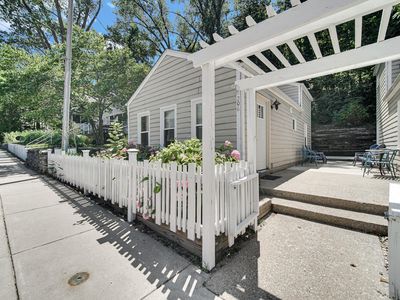 206 S Lake Ave
