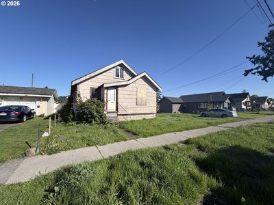 Property at 902 S 4th Ave, Kelso, WA