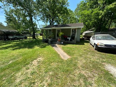 809 Ferry Rd