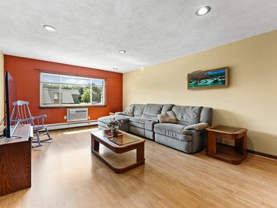 1 Hallmark Gdns APT 8