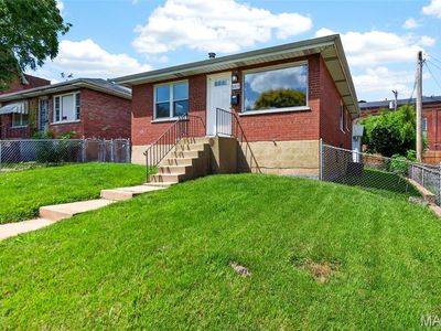 905 Russell Blvd