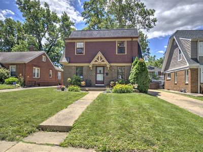 1975 W Forest Ave