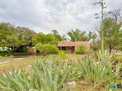 602 Lakeside Dr