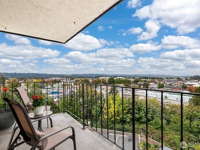 317 Kennebeck Avenue S #204