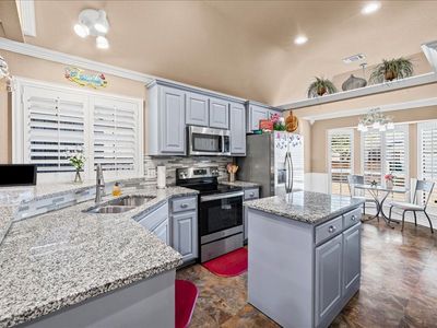 1208 Henard Ln