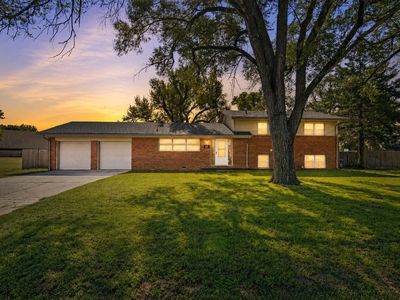 2244 N Marigold Ln