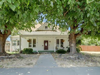 368 Robinson Ave
