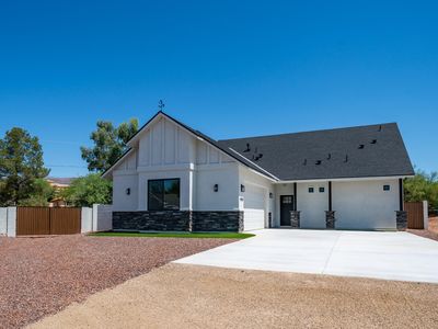 5563 S Estrella Road