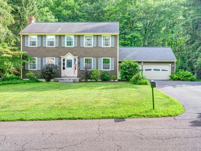 16 Macaffer Drive