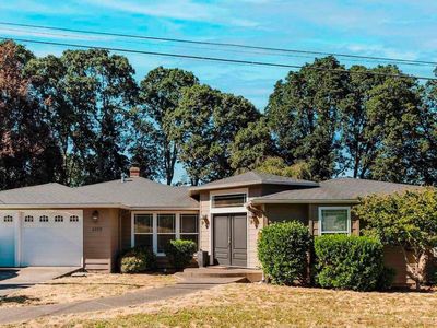 1329 Hillendale Dr SE