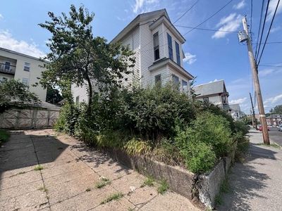 Property at 41 Mount Vernon St, Lowell, MA