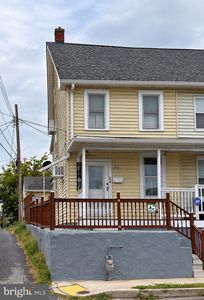 1 W Howard St