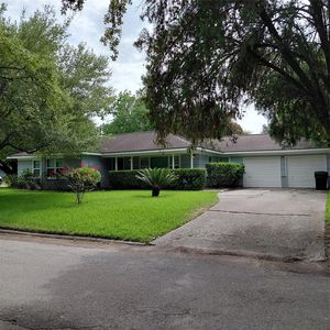 8106 Lorrie Dr