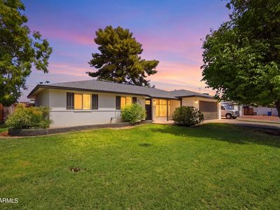 2436 W DAHLIA Drive